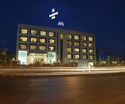 https://imgcld.yatra.com/ytimages/image/upload/t_hotel_yatra_city_desktop/v1478767873/Domestic Hotels/Hotels_Ahmedabad/The Metropole Hotel/Overview.jpg
